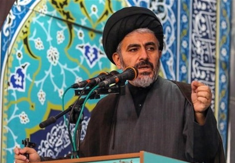 سواحل دریاچه ارومیه نباید به زمینه‌ای برای ترویج بی‌عفتی تبدیل شود