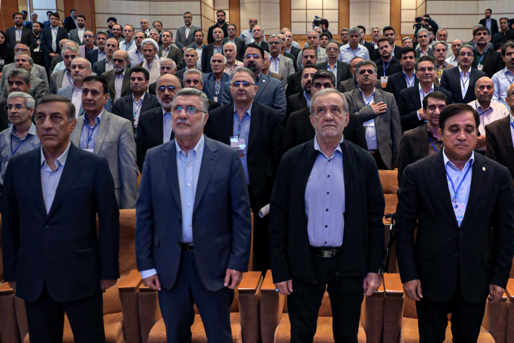 چه کسی گفته دولت باید بنزین ۱۳۰ هزار تومانی را ۱۵۰۰ تومان بفروشد؟