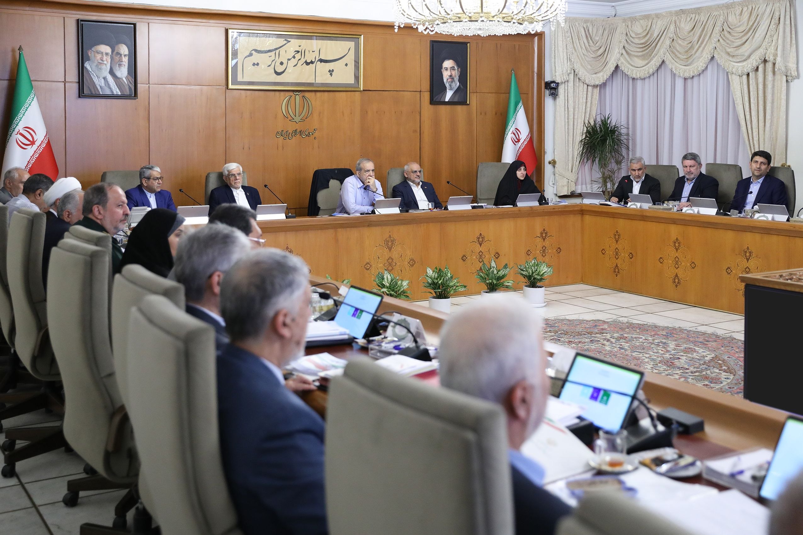 مخالفت دولت با «طرح مقابله با نفوذ»؛ نگرانی از مهاجرت نخبگان و محدودیت‌های علمی