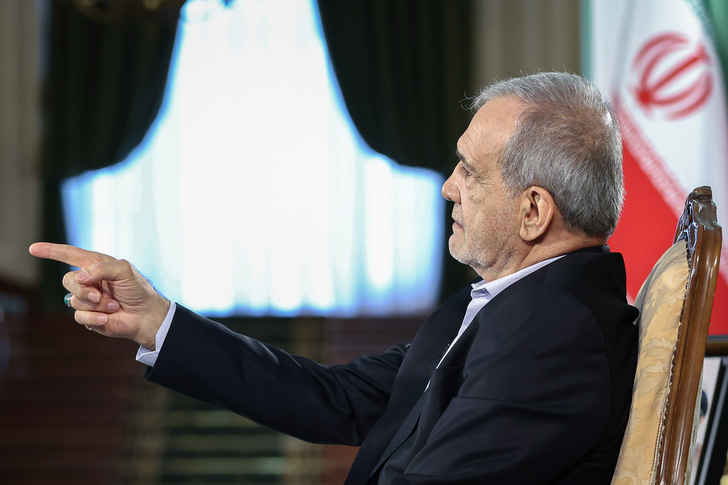 قیمت دلار می‌تواند خیلی بالاتر از این هم برود