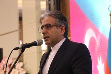 محمدزاده: قیمت بنزین با نرخ واقعی فاصله دارد؛ تصمیم‌گیری درباره سوخت باید شفاف باشد