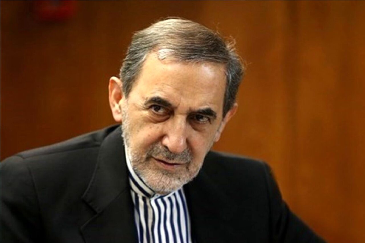 ولایتی: خانواده آمریکایی هزینه قمار سردمدارانش را نقداً می‌دهد