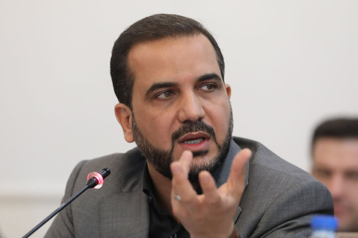 یوسفی: مسئولان از حاشیه فاصله بگیرند؛ حل مشکلات معیشتی اولویت کشور است