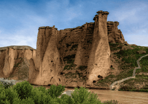 دودکش جن؛ جاذبه عجیب زنجان که انگار از دل افسانه بیرون آمده است