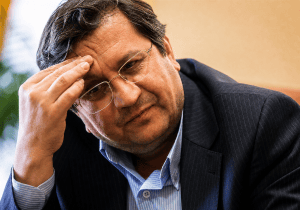 همتی: کشورهای همسایه حتی حاضر نیستند با ما عکس و فیلم بگیرند