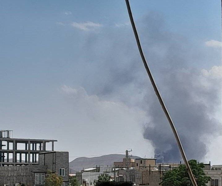دود غلیظ در ملارد؛ کارخانه نخ طعمه حریق شد