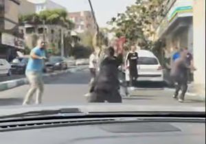 درگیری دسته‌جمعی در سعادت‌آباد تهران با بیل، کلنگ و چوب!