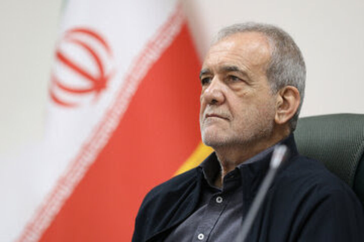 پزشکیان: رهبر شهید مانند کوه پشت دولت ایستاده بود؛ حمایت رهبر شهید مانع شکل‌گیری تنش‌های اجتماعی شد