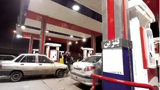 صف‌های سوخت در تبریز به نیمه‌شب رسید