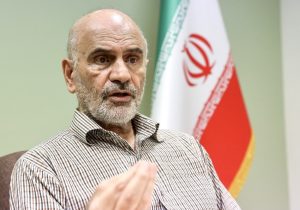 فرشاد مومنی: مردم مگ توان خرید دارند که به فروشگاه‌ها هجوم ببرند؟