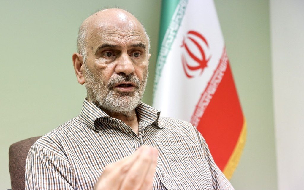 فرشاد مومنی: مردم مگ توان خرید دارند که به فروشگاه‌ها هجوم ببرند؟