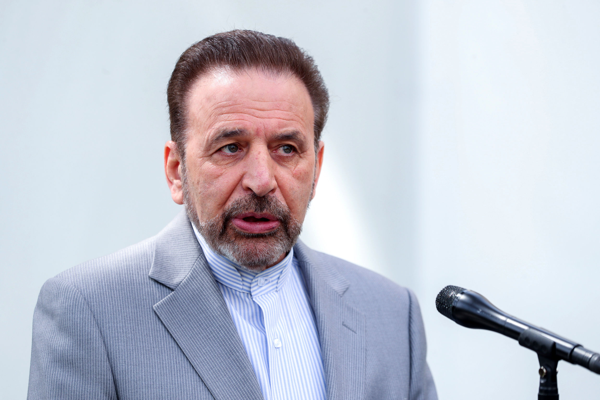 واعظی: در جنگ ۴۰ روزه تندروها به مرخصی رفته بودند