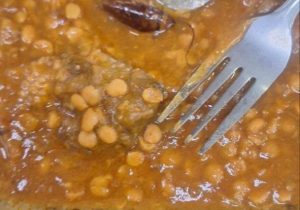 سوسک بالدار در قیمه سلف دانشگاه علوم پزشکی تهران اعتراض دانشجویان را برانگیخت!