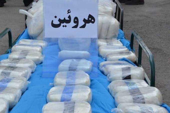 کشف محموله ۳۳ کیلویی هروئین از یک خودرو در آذربایجان‌غربی!