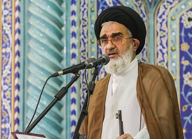 امام جمعه قم: هر گوشی تلفن همراه می‌ یک سنگر نفوذ است