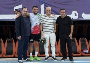 خداداد عزیزی از حمید علی‌دوستی تجلیل کرد