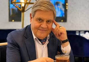 پدر تشریفات ایران: اگر ساعتتان از مچ دست بیرون بزند، انتخاب‌تان اشتباه است؛ عطر را نمی‌زنند، می‌پوشند!