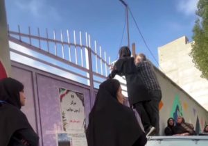 حاشیه در یک مرکز آزمون نهایی اردبیل؛ ۹ دانش‌آموز پشت در ماندند!