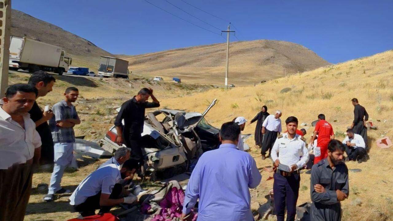 واژگونی و انحراف پژو در محور پیرانشهر – نقده ۲ قربانی گرفت
