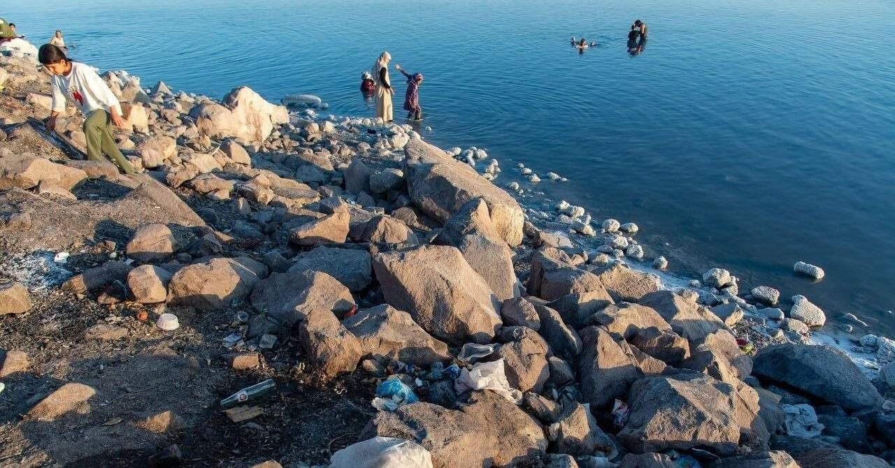 ساحل دریاچه ارومیه گرفتار زباله گردشگران!