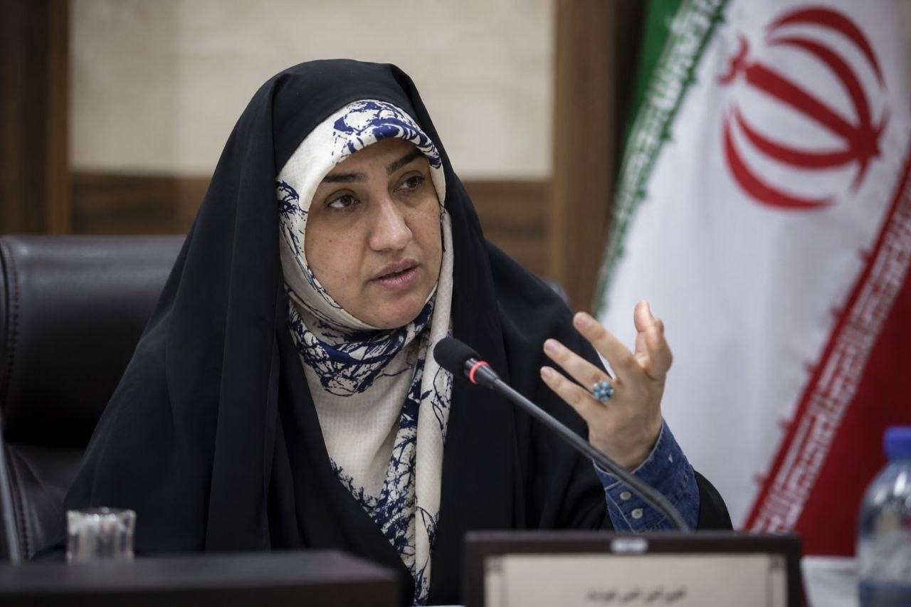 سمیه رفیعی: مجلس با هر نوع افزایش قیمت بنزین مخالف است؛مشکل را از جیب مردم حل نکنید