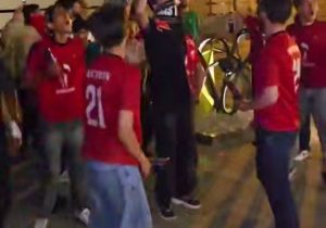 تعدادی از هواداران تراکتور مقابل هتل اقامت تیم پرسپولیس تجمع کردند