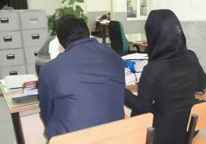 همسر جوان با گذاشتن دوربین در خانه توانست مچ شوهرش را با ۳ خیانت با زن های متعدد بگیرد