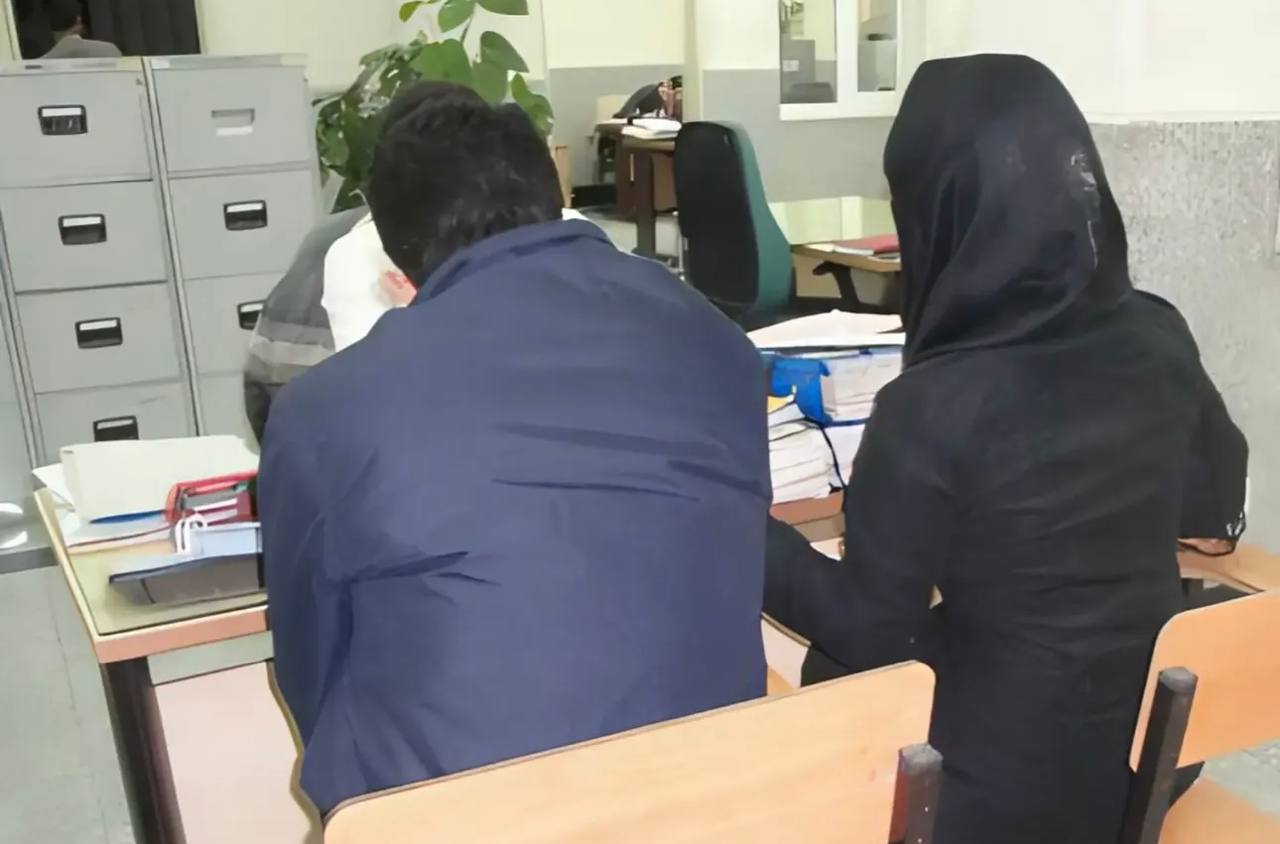همسر جوان با گذاشتن دوربین در خانه توانست مچ شوهرش را با ۳ خیانت با زن های متعدد بگیرد