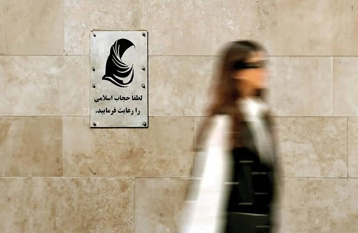 بنزین و حجاب حتی در شرایط صلح هم می‌تواند تنش‌آفرین باشد؛ چرا در شرایط جنگی امروز به یاد گران کردن بنزین و اجبار به پوشش افتاده‌ایم؟!