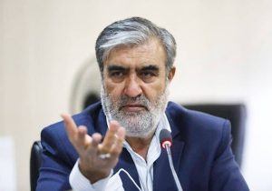 عزیزی: ایران در ۱۳۲۰ بی‌طرف ماند، اما اشغال شد و به قحطی افتاد؛ ایران امروز نباید در موضع انفعال بماند