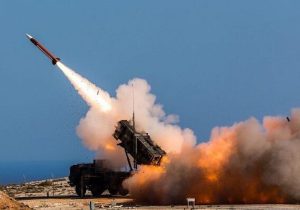 رد اصابت موشک‌های یمن در پایگاه هوایی عربستان؛ آشیانه جنگنده‌های F-15 هدف قرار گرفت