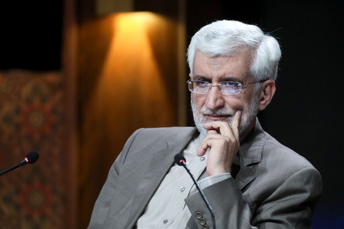 جلیلی: در جنگ نباید دچار تردید شد؛ برخی در جبهه خود دچار عقب‌گرد می‌شوند