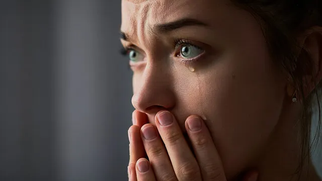 چرا بعد از گریه احساس آرامش می‌کنیم؟