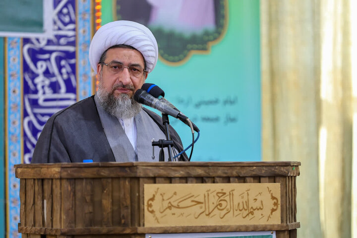 امام جمعه تبریز: با عاملان ترویج بی‌عفتی قاطعانه برخورد شود