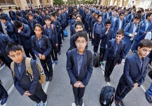 گرانی افسارگسیخته در ایران، باعث پیدایش بازار لباس فرم دست‌دوم‌ مدارس شد!