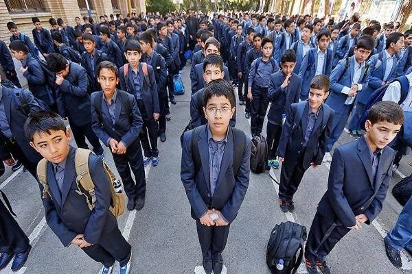 گرانی افسارگسیخته در ایران، باعث پیدایش بازار لباس فرم دست‌دوم‌ مدارس شد!