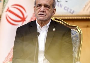 پزشکیان با هواپیمای اختصاصی ۱۰ تن مواد اولیه دارو از هند آورد