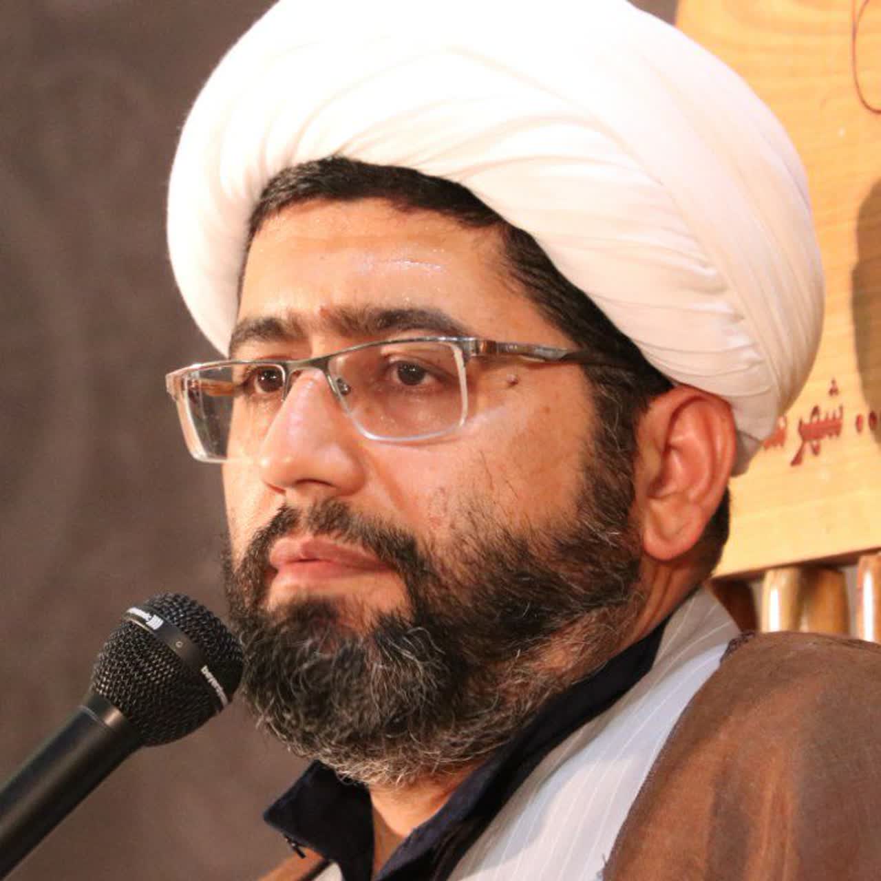 امام جمعه دزفول: دختری که تا پاسی از شب در کافه‌هاست، نه میتواند مادر خوبی باشد ، نه همسر خوبی میشود!