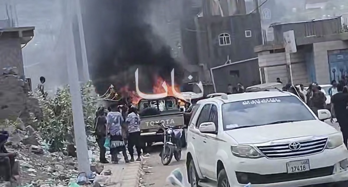 نیروهای مزدور امارات خودروی وزیر دفاع مزدوران عربستان سعودی را به آتش کشیدند و همراهان‌اش را بازداشت کردند!