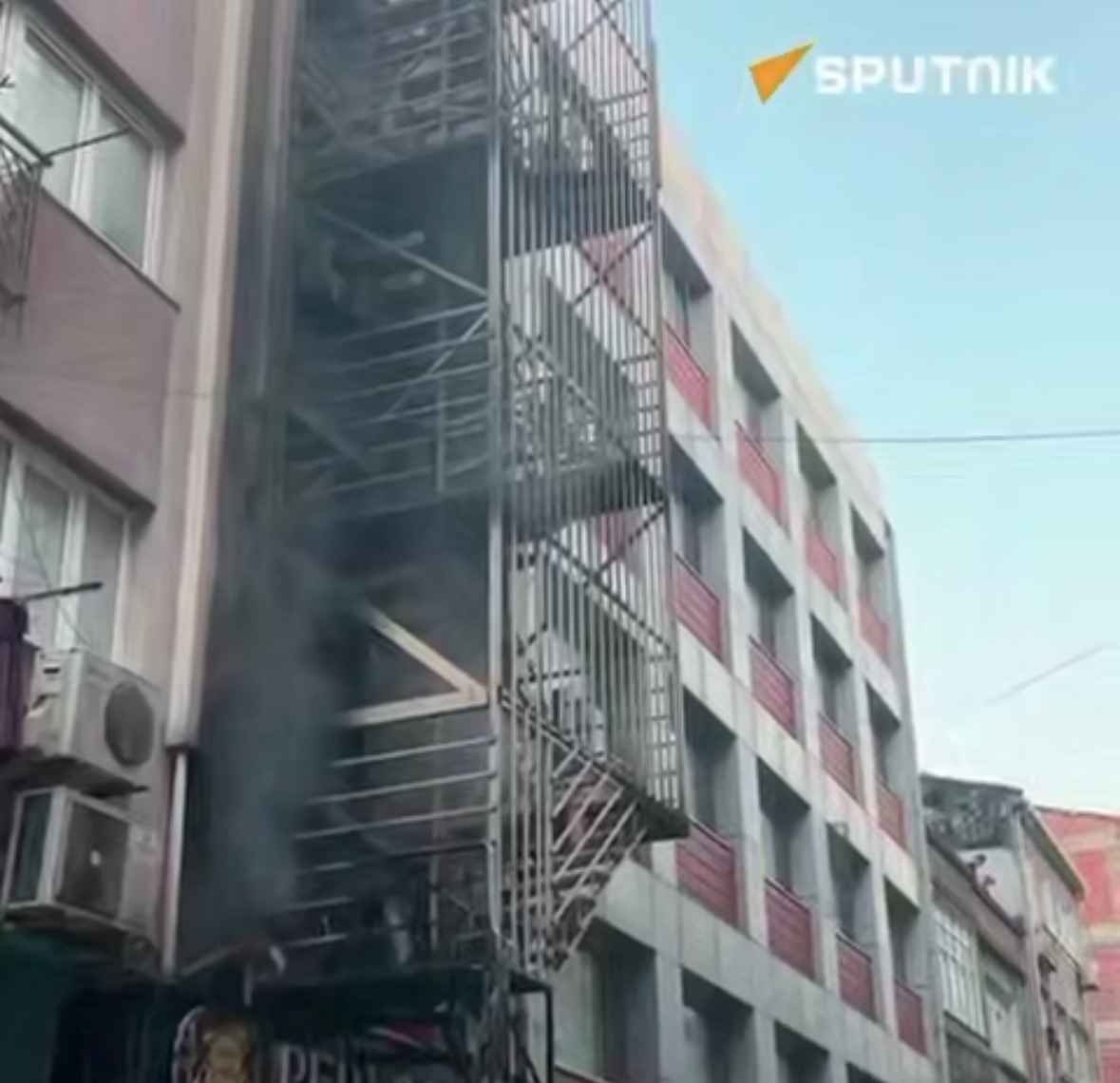 آتش‌سوزی در هتل ۶ طبقه استانبول ۱۲ زخمی برجا گذاشت