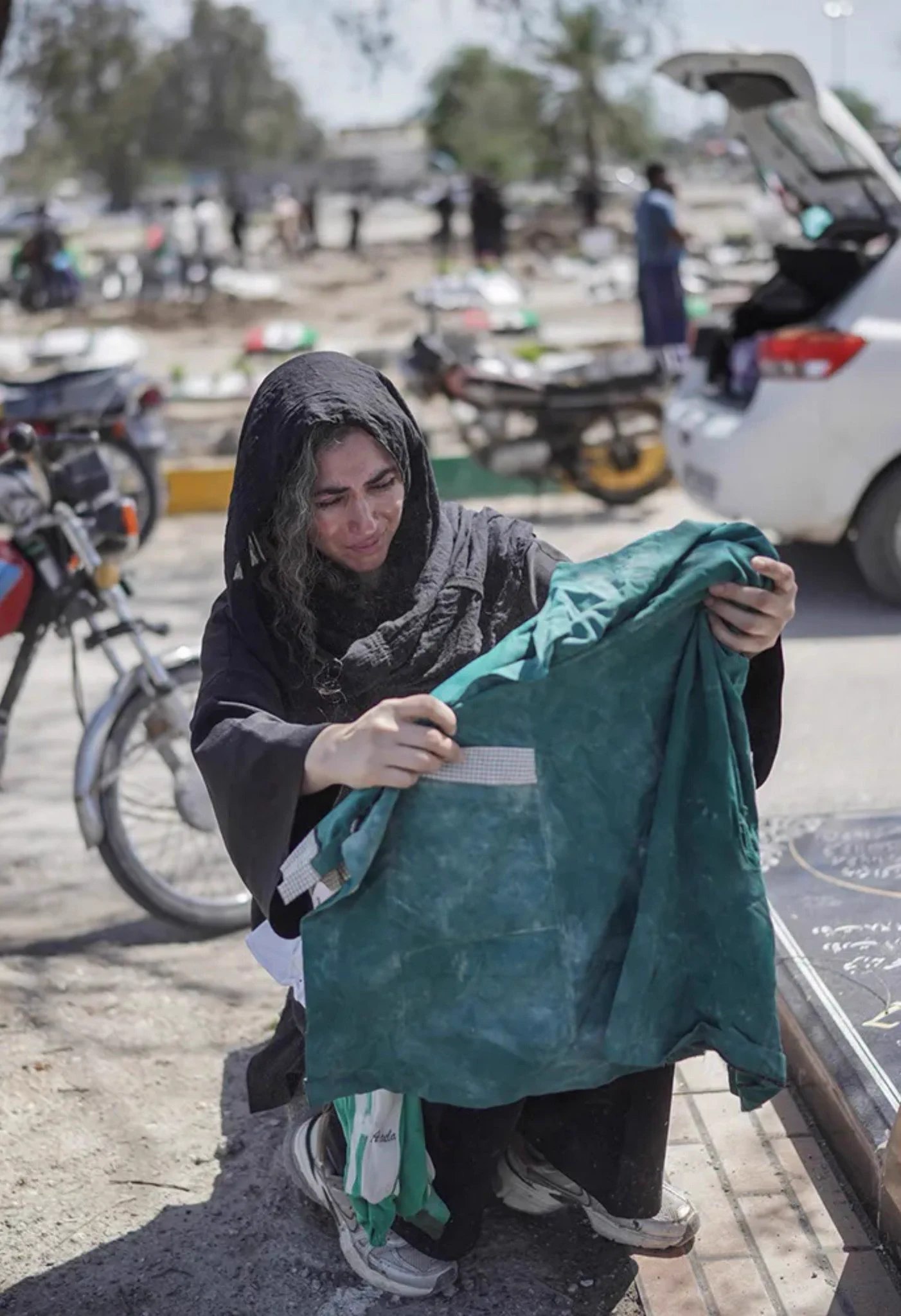 همه مادرها در فکر خرید کیف و دفتر؛ مادران میناب در حسرت فرزندانی که برنمی‌گردند