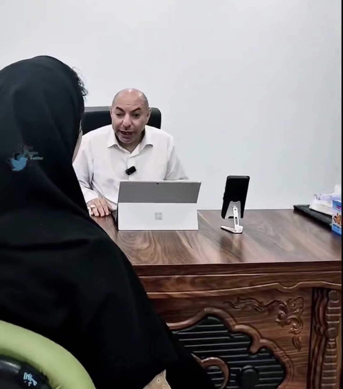 استاد باقری چهره معروف میم‌های اینستاگرامی مدرس زبان شده است!