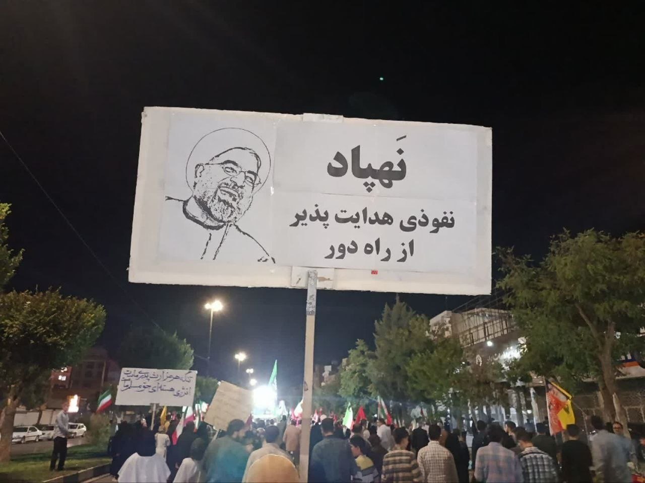 نهپاد؛ نفوذی هدایت‌پذیر از راه دور! حمله تند حاضرین در تجمعات شبانه به حسن روحانی