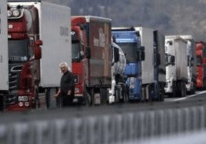 بیش از ۵۷۰۰ دستگاه کامیون در مرز بازرگان متوقف مانده‌اند!