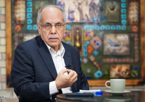 کوروش احمدی: به سود ایران است که با مذاکره به جنگ پایان دهد