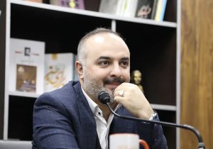 مرتضی طوسی، شاعر و مجری تبریزی، در آیین پاسداشت زبان فارسی، نشان «فردوسی» را دریافت کرد