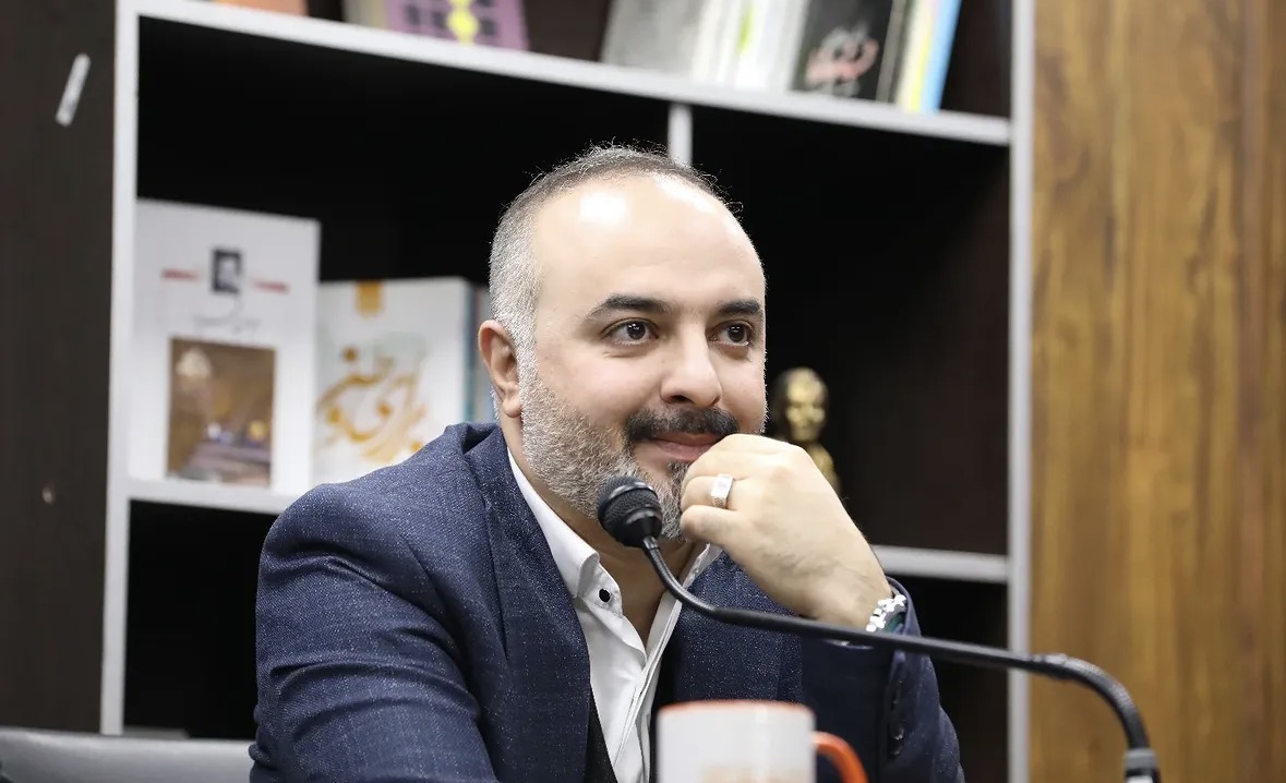 مرتضی طوسی، شاعر و مجری تبریزی، در آیین پاسداشت زبان فارسی، نشان «فردوسی» را دریافت کرد
