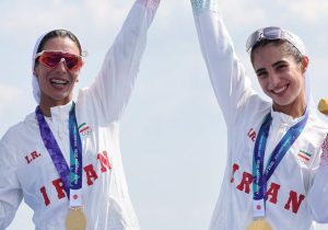 دختران ایران روی آب طوفان کردند