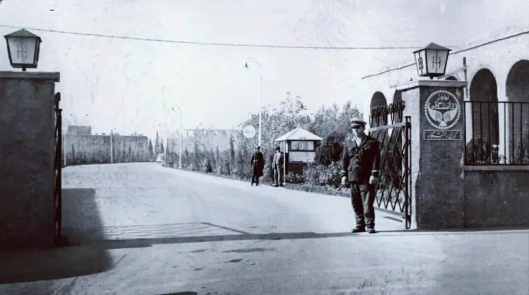 روایتی تصویری از تهران قدیم؛ ورودی کوی دانشگاه در سال ۱۳۲۴