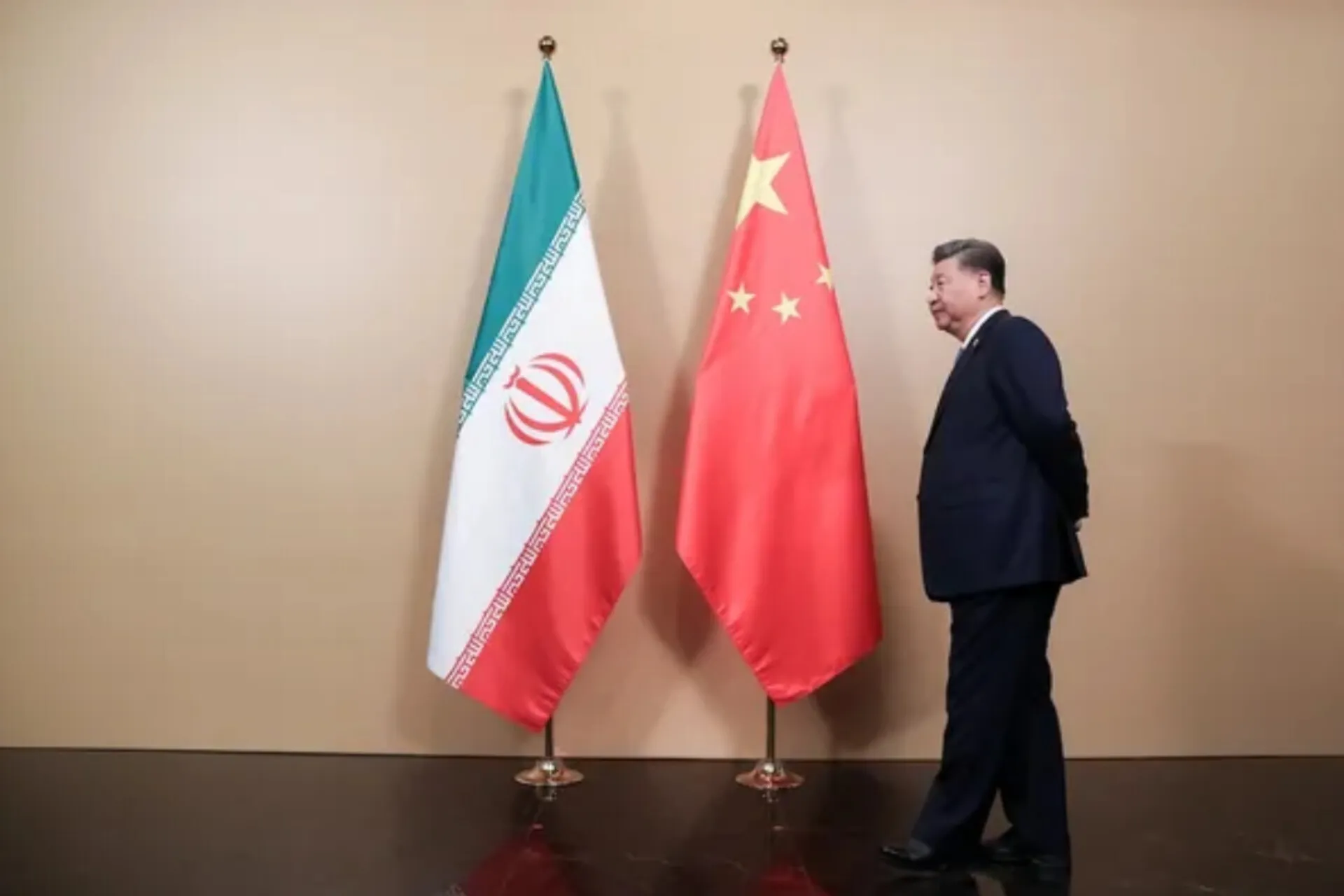 ۱۳۰۰ محموله قطعات دومنظوره موشکی و پهپادی از چین به ایران رسید